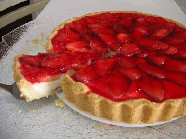 Torta de morango com biscoito