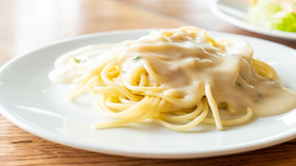 Macarrão ao molho de queijo