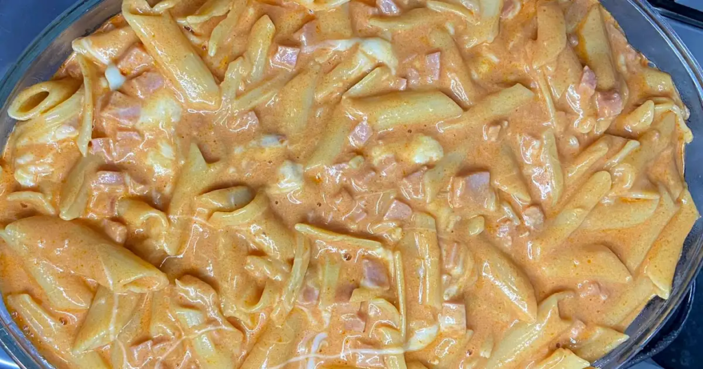 Macarrão cremoso com calabresa